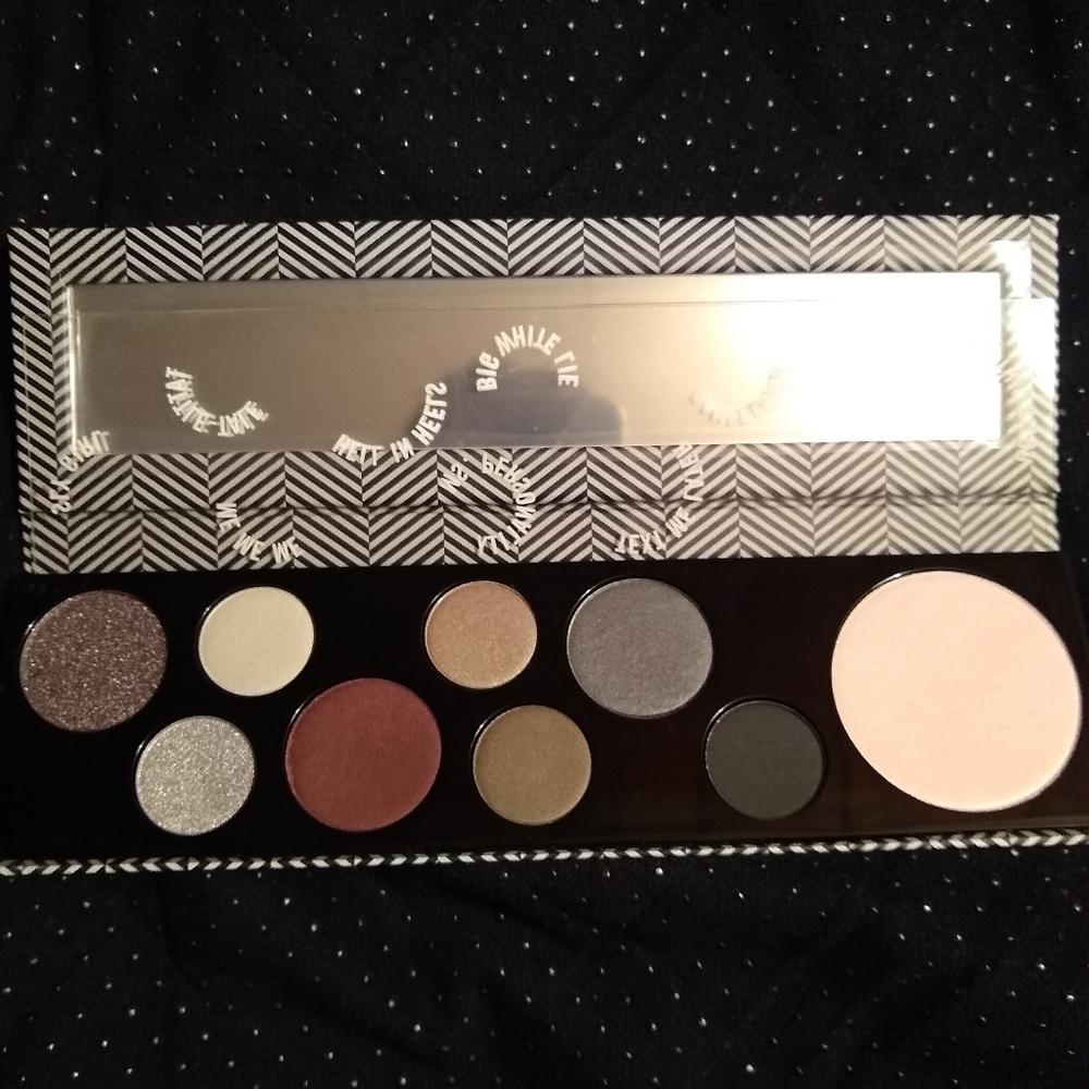 Mac cosmetics basic bitch palette